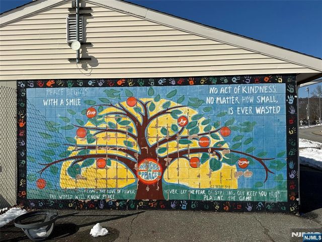 25 Page Drive, Oakland, NJ 07436