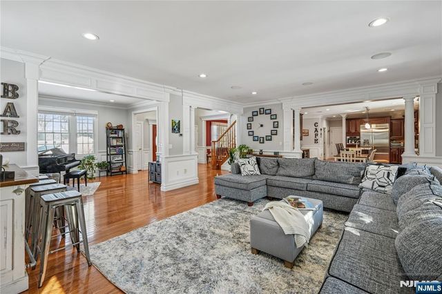 25 Page Drive, Oakland, NJ 07436