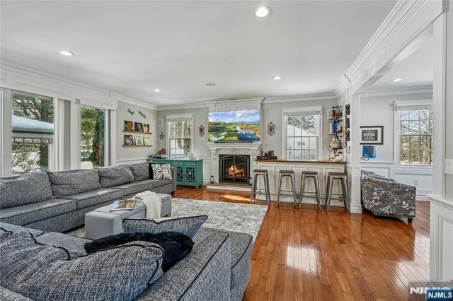 25 Page Drive, Oakland, NJ 07436