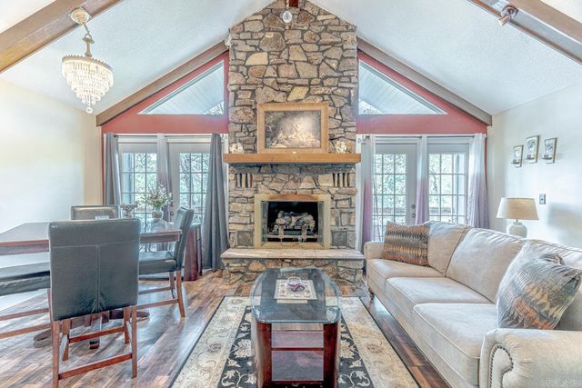 208 Fairway Dr, Horseshoe Bend, AR 72512