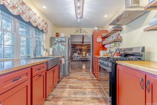 208 Fairway Dr, Horseshoe Bend, AR 72512