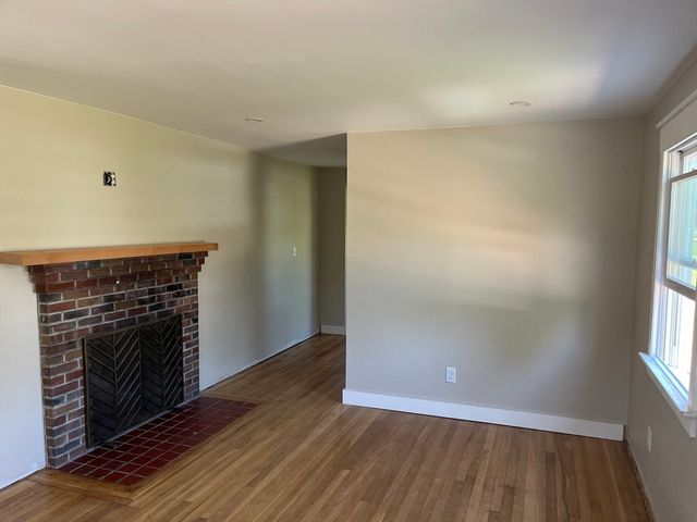 33 Pleasant, Dennis, MA 02670