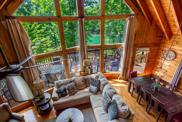 22 Waterloon Trl, Morganton, GA 30560