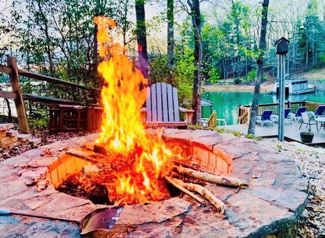 22 Waterloon Trl, Morganton, GA 30560