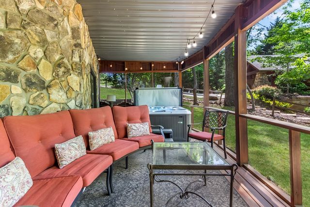 22 Waterloon Trl, Morganton, GA 30560