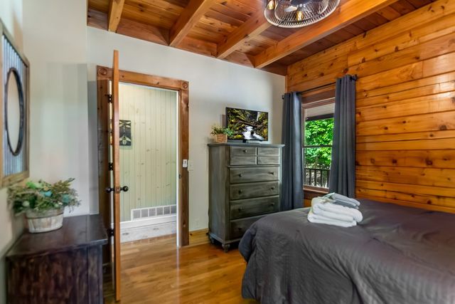 22 Waterloon Trl, Morganton, GA 30560