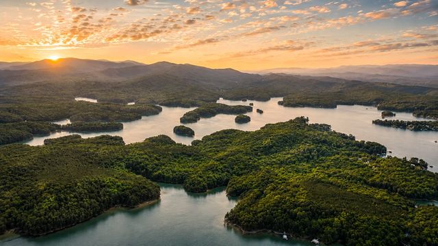 22 Waterloon Trl, Morganton, GA 30560