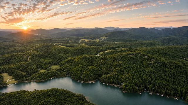 22 Waterloon Trl, Morganton, GA 30560