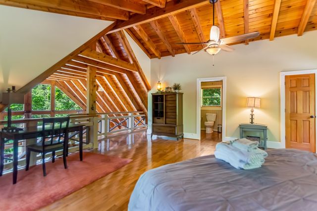 22 Waterloon Trl, Morganton, GA 30560