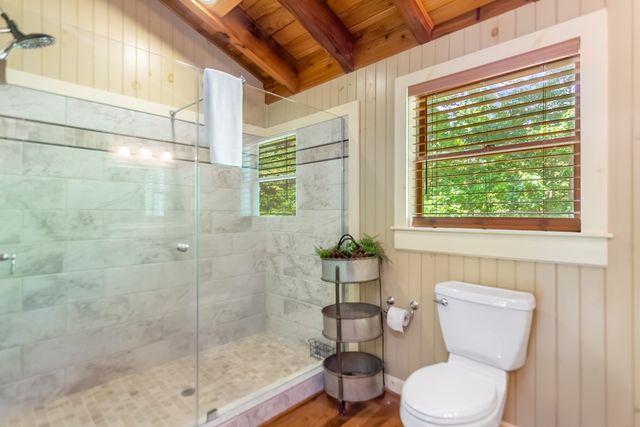 22 Waterloon Trl, Morganton, GA 30560