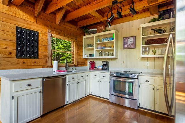 22 Waterloon Trl, Morganton, GA 30560