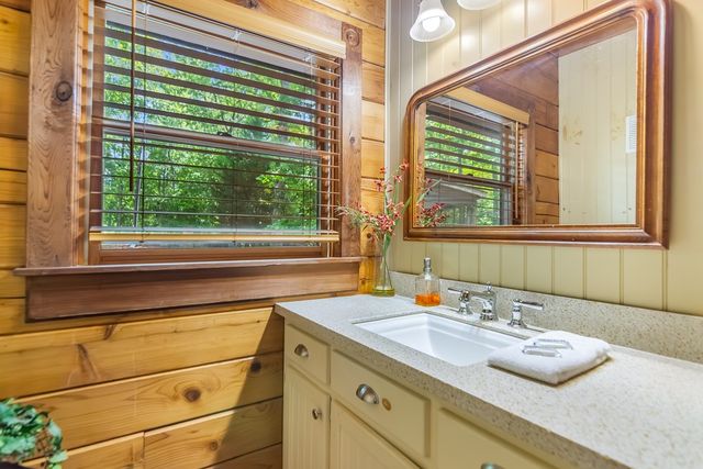 22 Waterloon Trl, Morganton, GA 30560