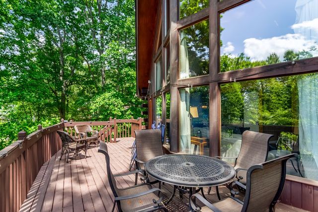 22 Waterloon Trl, Morganton, GA 30560