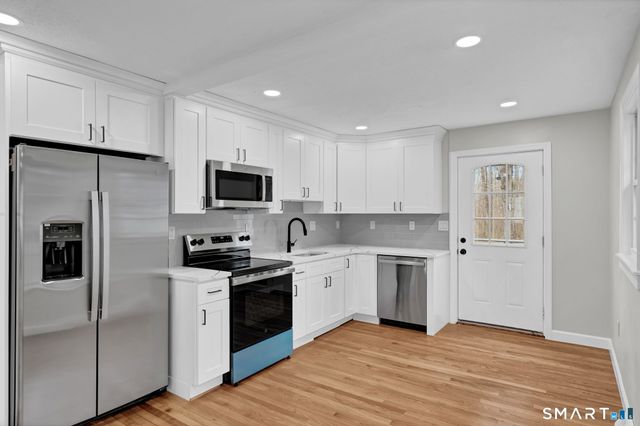 14 Denmore Lane, Old Saybrook, CT 06475