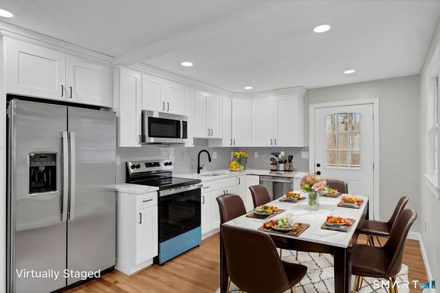 14 Denmore Lane, Old Saybrook, CT 06475