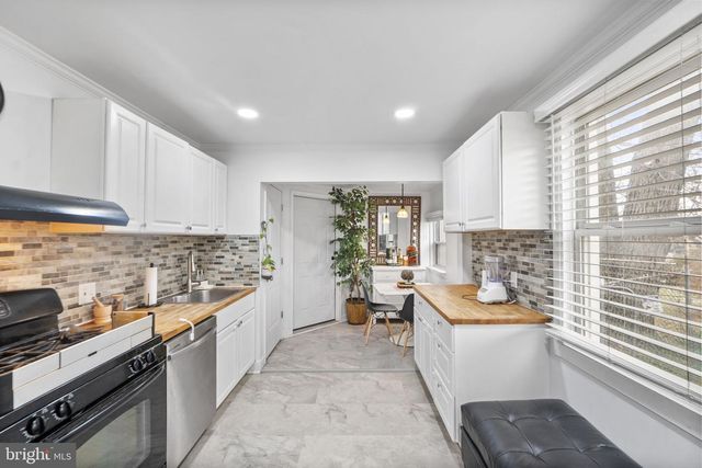 310 TOWNSEND AVE, Brooklyn, MD 21225