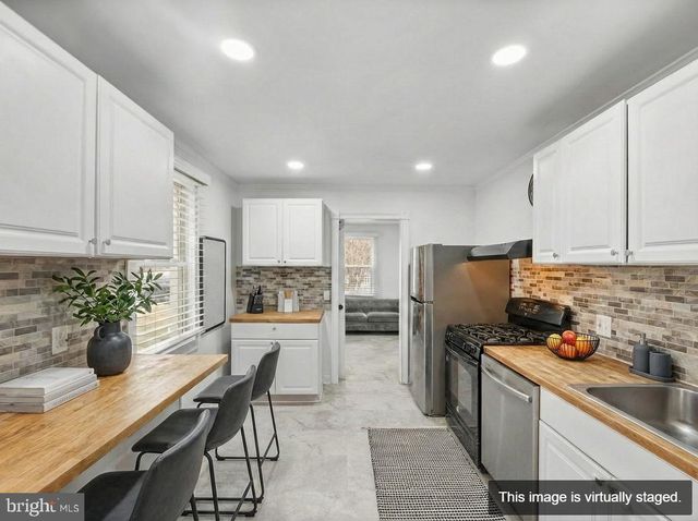 310 TOWNSEND AVE, Brooklyn, MD 21225