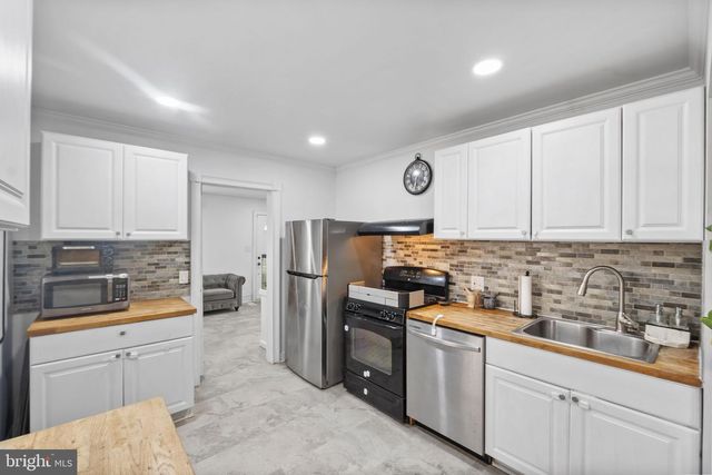 310 TOWNSEND AVE, Brooklyn, MD 21225