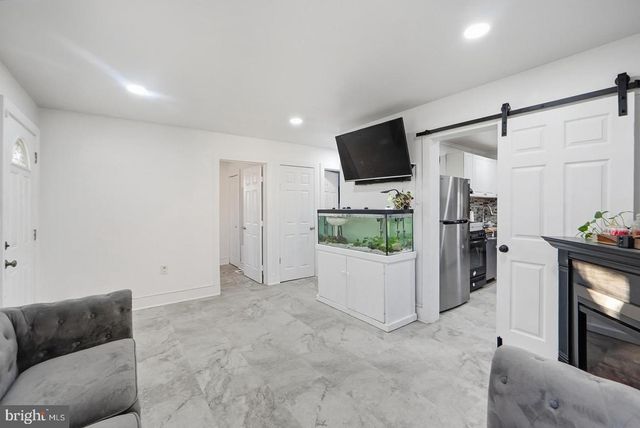 310 TOWNSEND AVE, Brooklyn, MD 21225