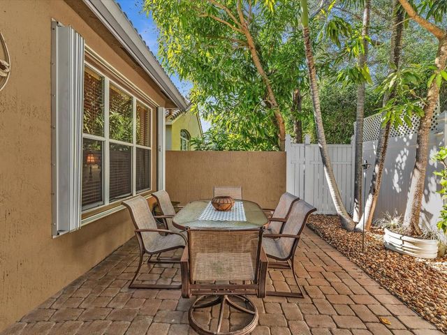 4301 N Magnolia Circle, Delray Beach, FL 33445