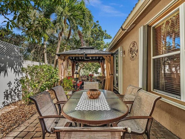 4301 N Magnolia Circle, Delray Beach, FL 33445