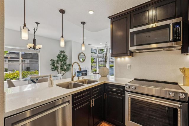 1725 Parkview Green Circle, San Jose, CA 95131