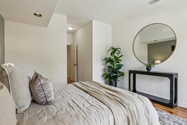 1725 Parkview Green Circle, San Jose, CA 95131