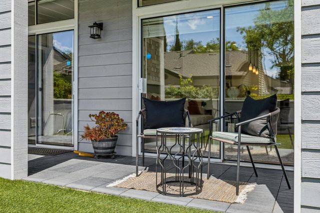 1725 Parkview Green Circle, San Jose, CA 95131