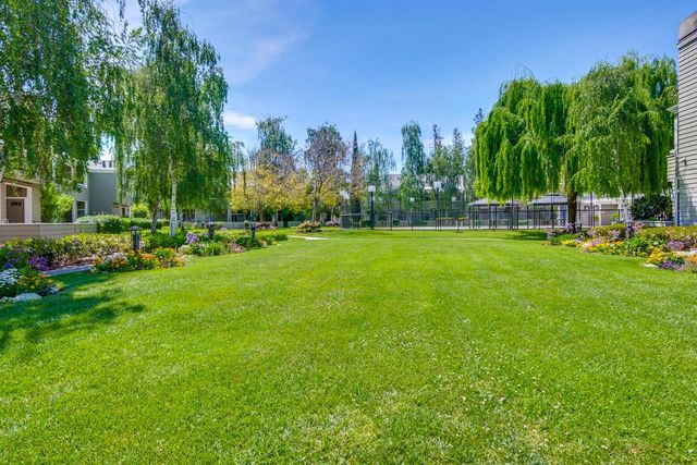 1725 Parkview Green Circle, San Jose, CA 95131