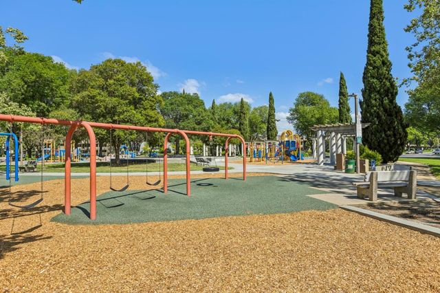 1725 Parkview Green Circle, San Jose, CA 95131