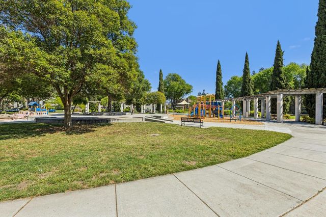 1725 Parkview Green Circle, San Jose, CA 95131