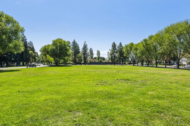 1725 Parkview Green Circle, San Jose, CA 95131