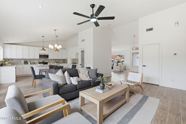 1635 E FREMONT Road, Phoenix, AZ 85042