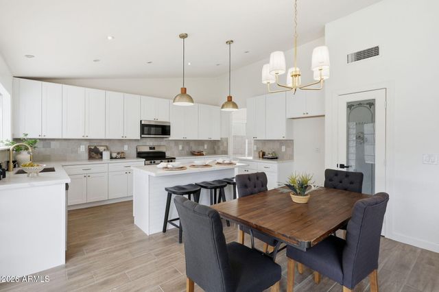 1635 E FREMONT Road, Phoenix, AZ 85042