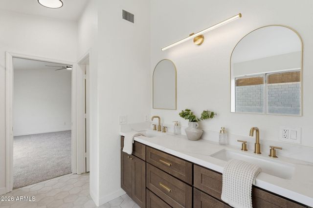 1635 E FREMONT Road, Phoenix, AZ 85042