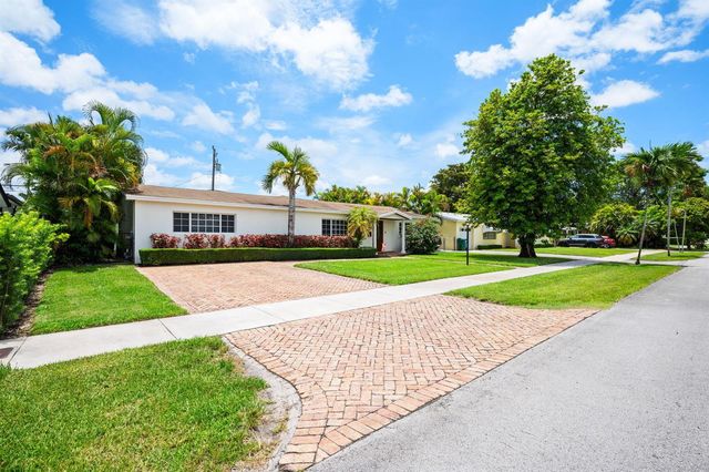 1035 SW 100th Court, Miami, FL 33174