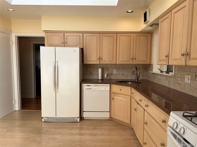 98 Wright Road, Rockville Centre, NY 11570