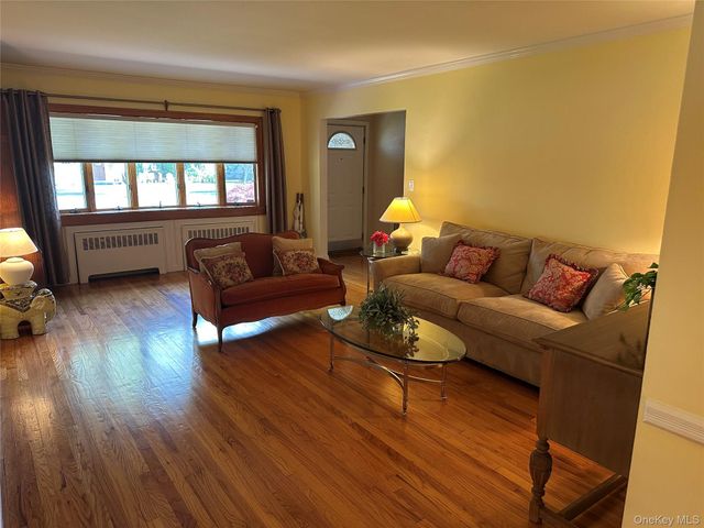 98 Wright Road, Rockville Centre, NY 11570