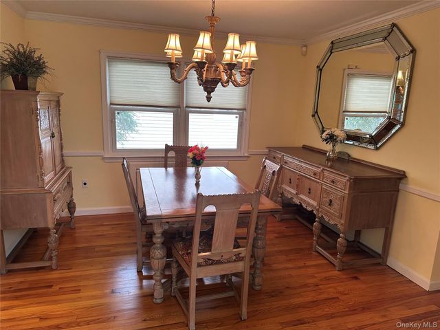 98 Wright Road, Rockville Centre, NY 11570
