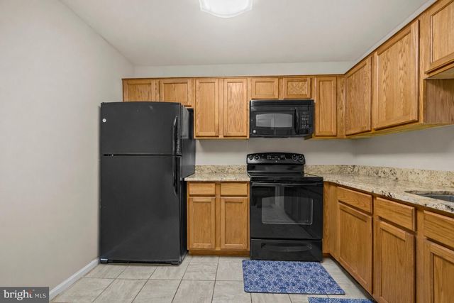 8073 STONEWALL BRIGADE CT, Manassas, VA 20109