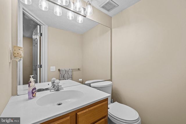 8073 STONEWALL BRIGADE CT, Manassas, VA 20109