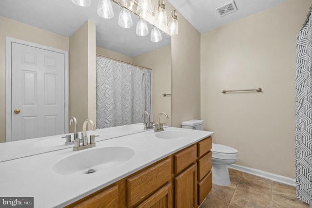 8073 STONEWALL BRIGADE CT, Manassas, VA 20109