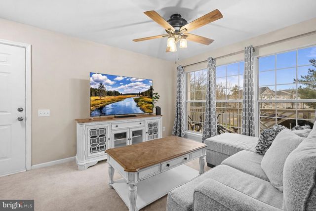 8073 STONEWALL BRIGADE CT, Manassas, VA 20109