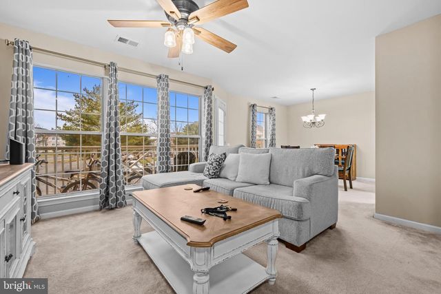 8073 STONEWALL BRIGADE CT, Manassas, VA 20109