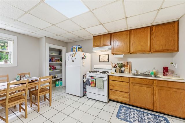 427 Taylor St, Bloomfield, PA 15224