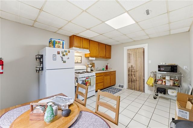 427 Taylor St, Bloomfield, PA 15224