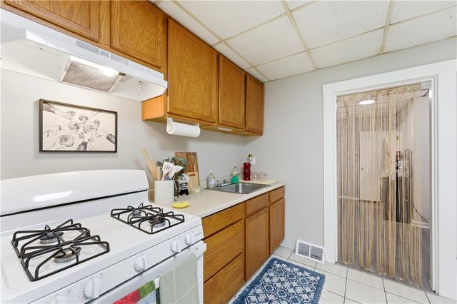 427 Taylor St, Bloomfield, PA 15224