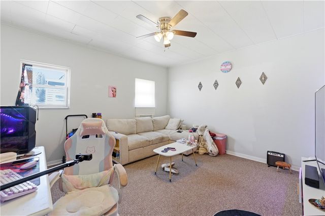 427 Taylor St, Bloomfield, PA 15224