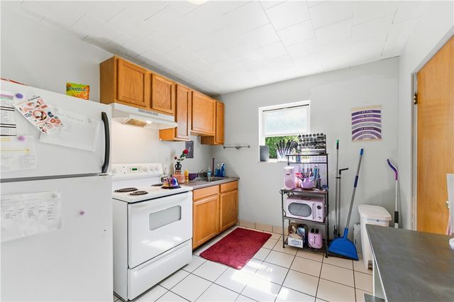 427 Taylor St, Bloomfield, PA 15224