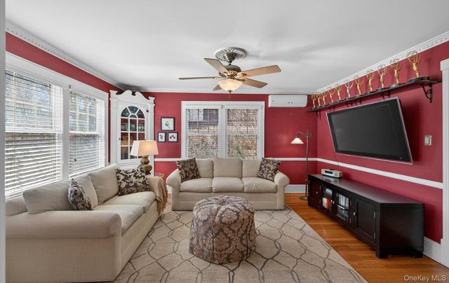 7 Grace Court N, Great Neck, NY 11021